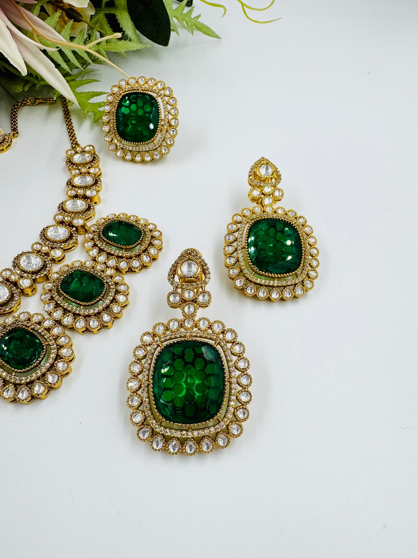 Raima Necklace Set