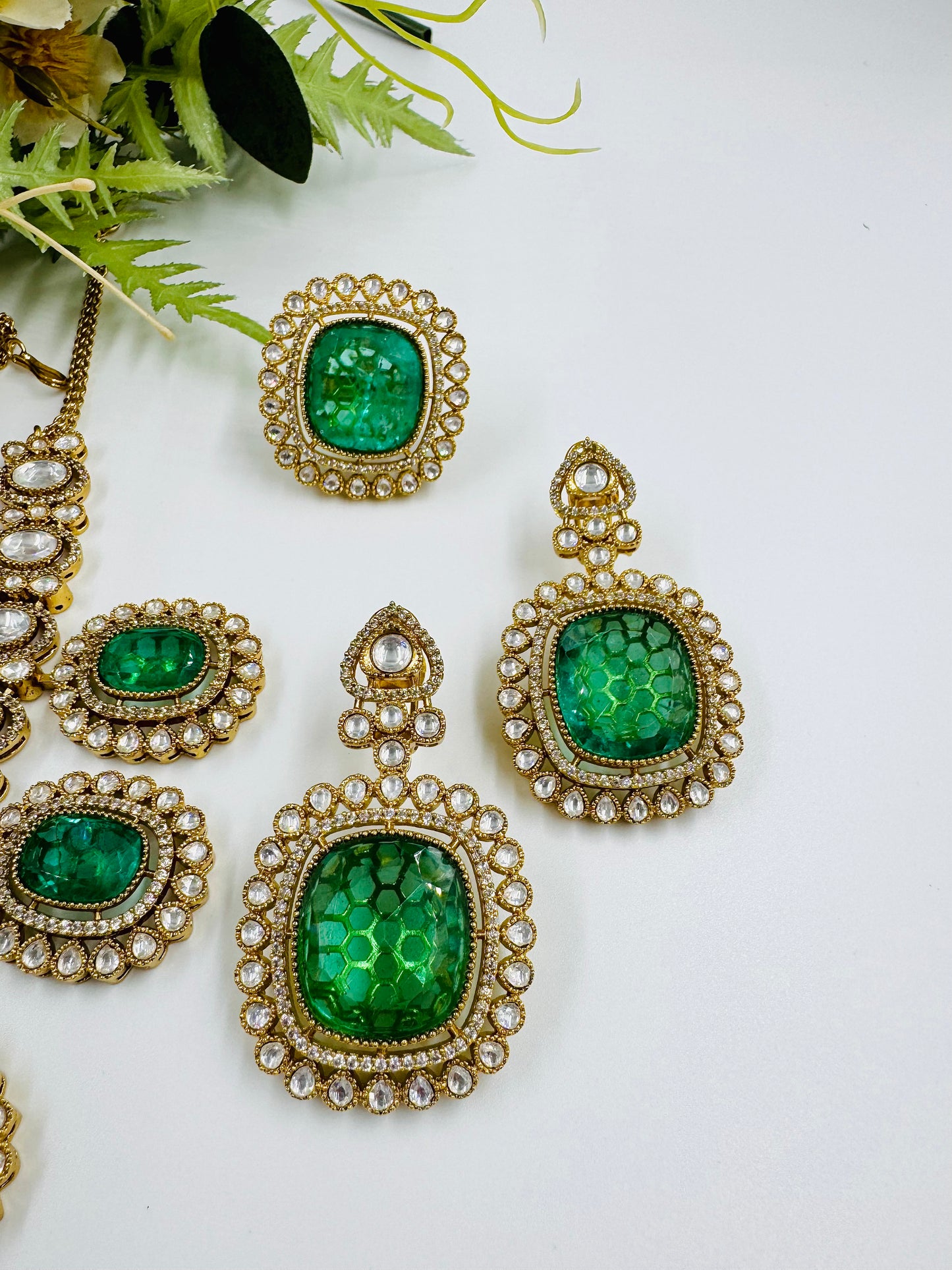 Raima Necklace Set