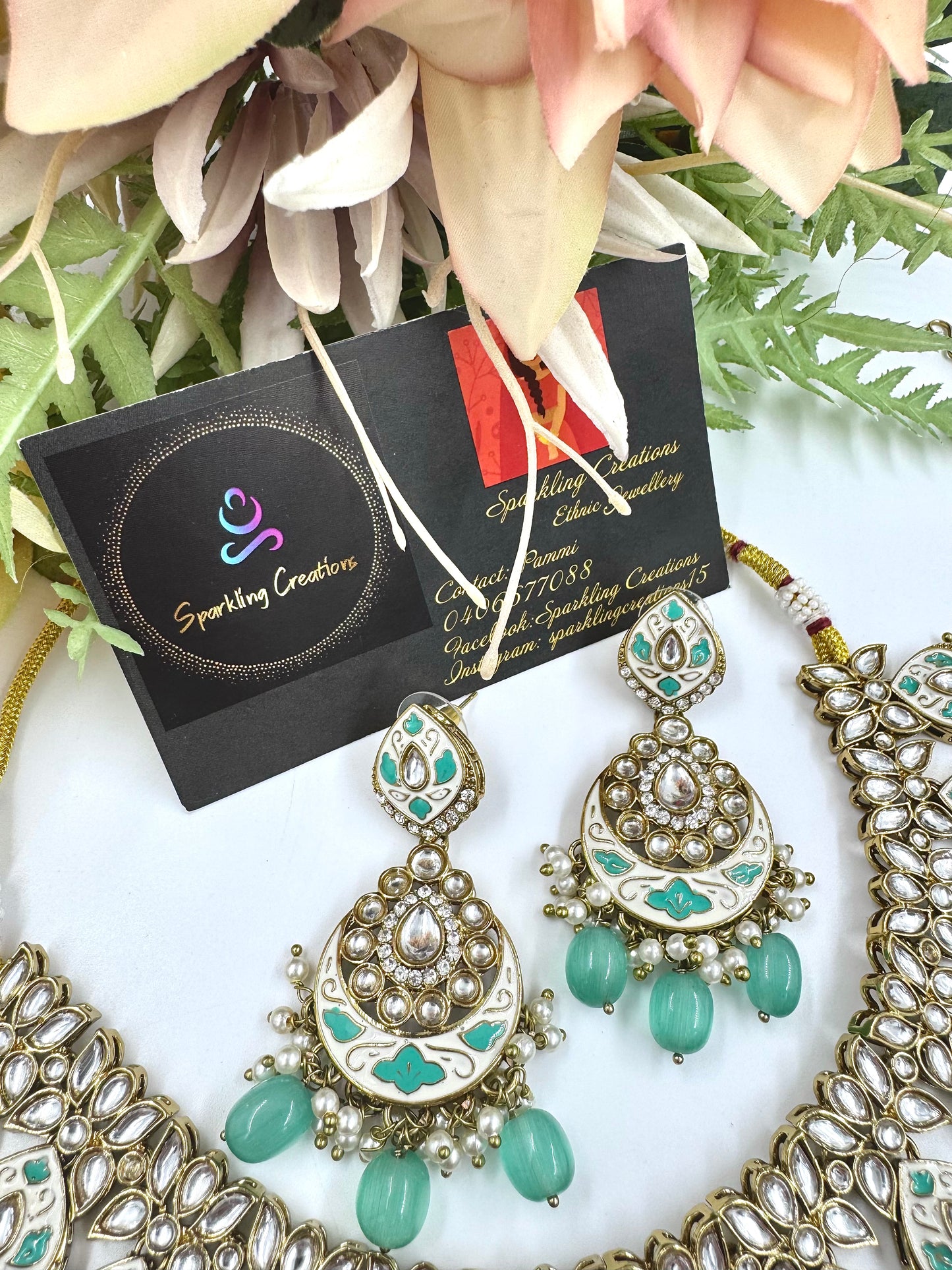Avni Necklace Set