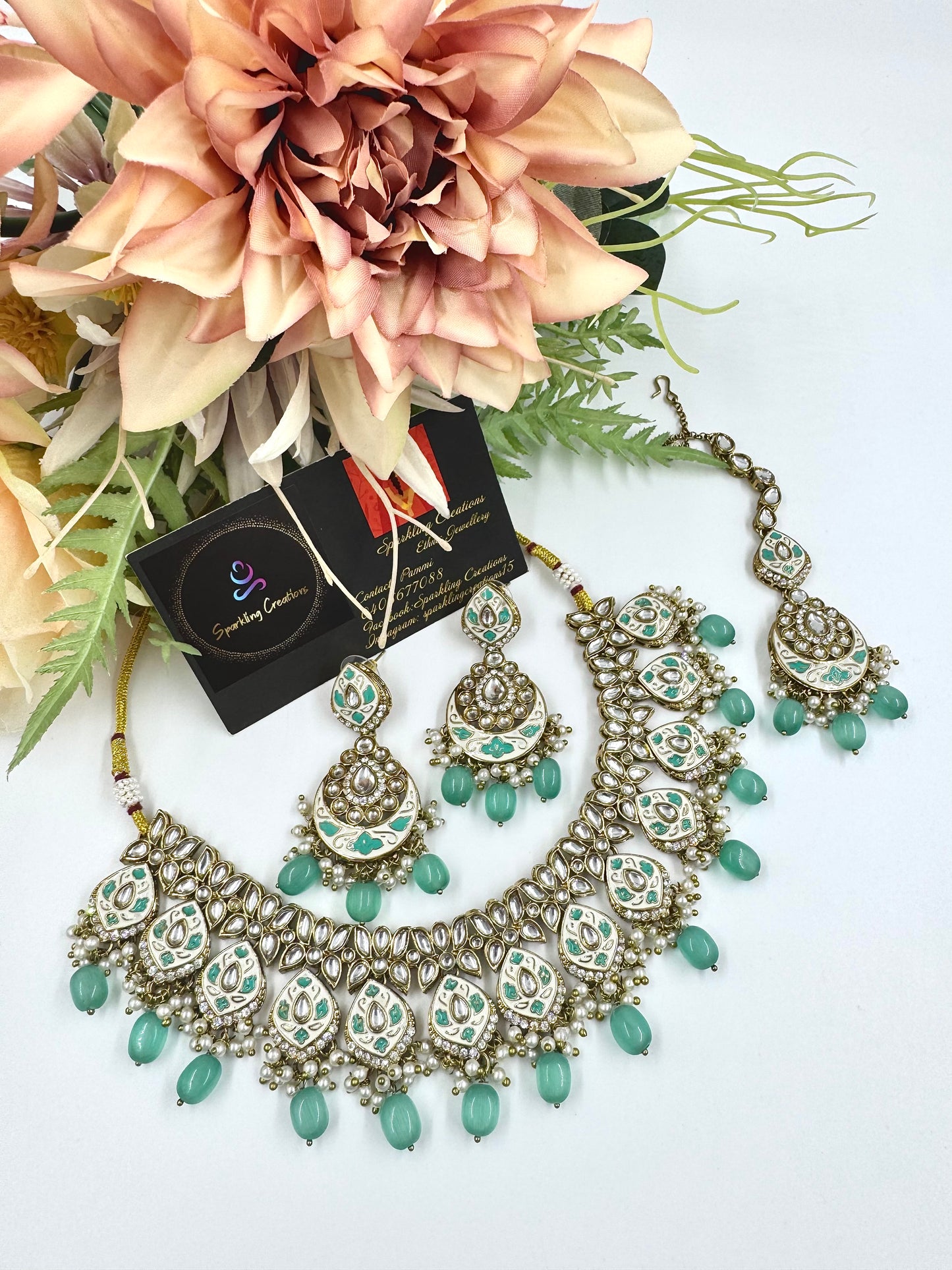 Avni Necklace Set