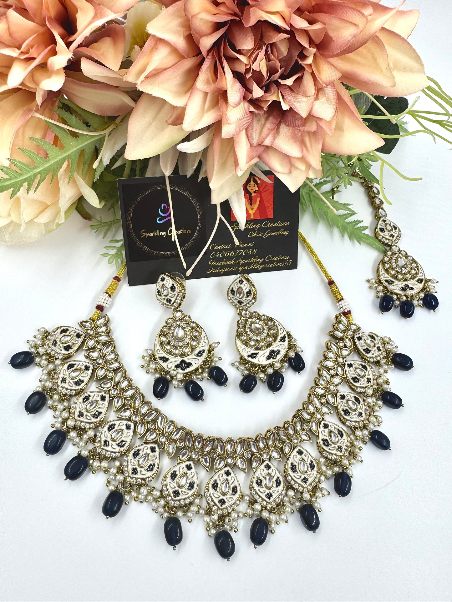 Avni Necklace Set