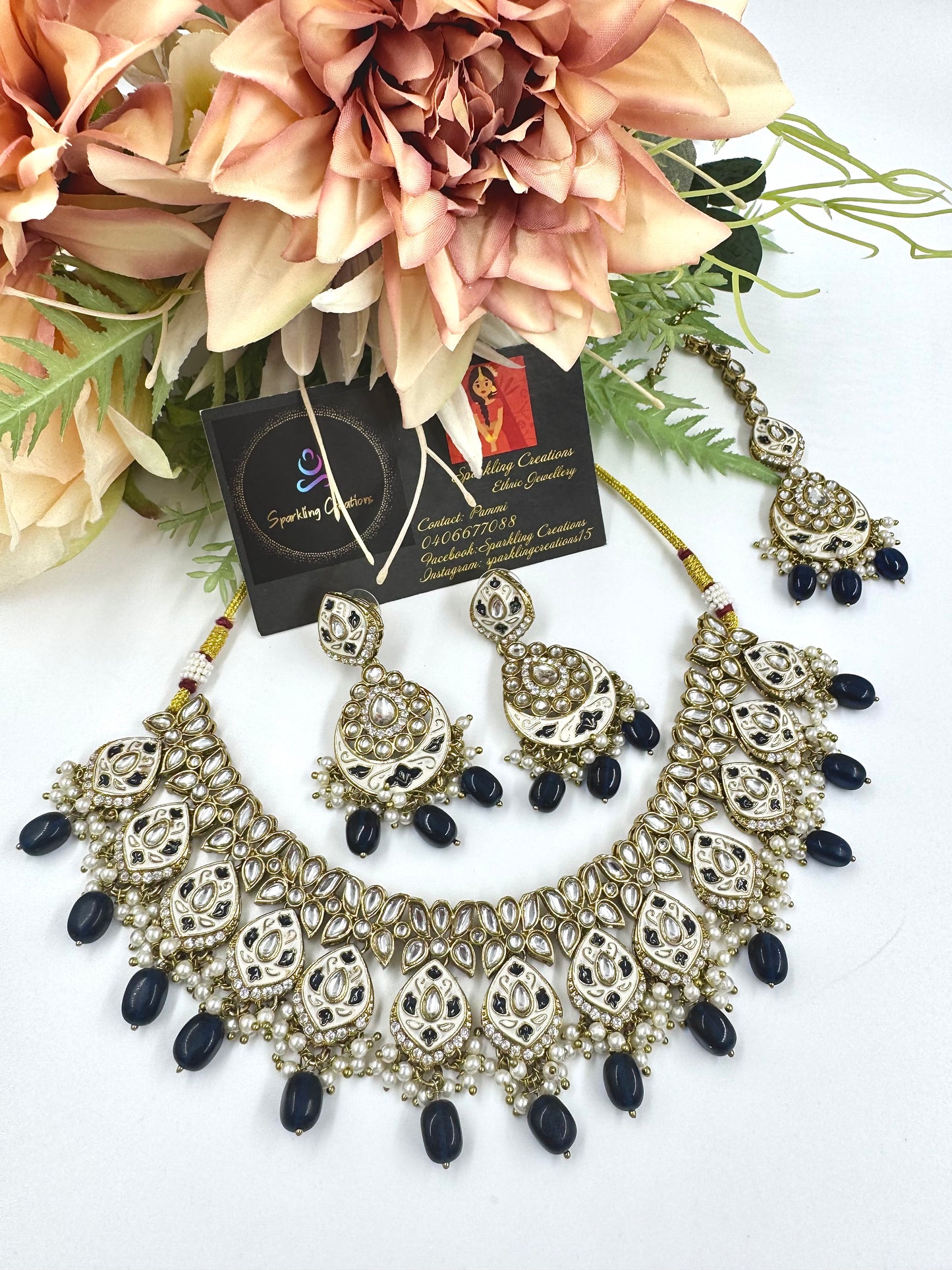 Avni Necklace Set